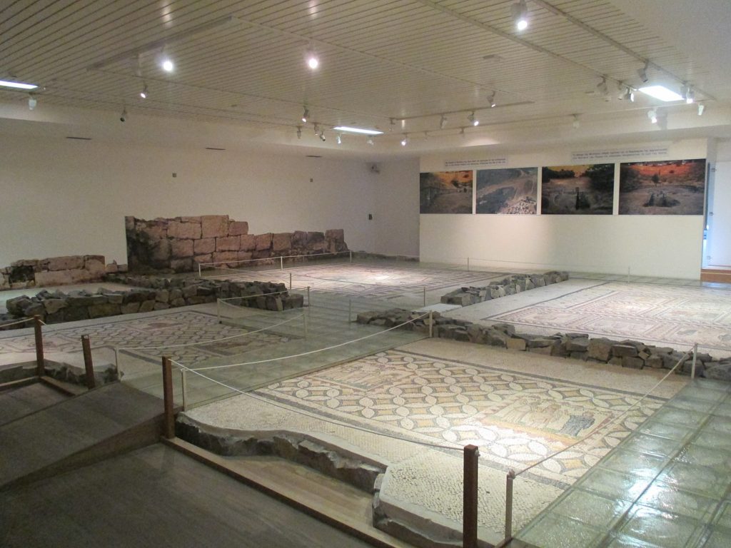 Αρχαιολογικό Μουσείο Λέσβου, Οικία του Μενάνδρου, Διακοπές στη Λέσβο (Μυτιλήνη)