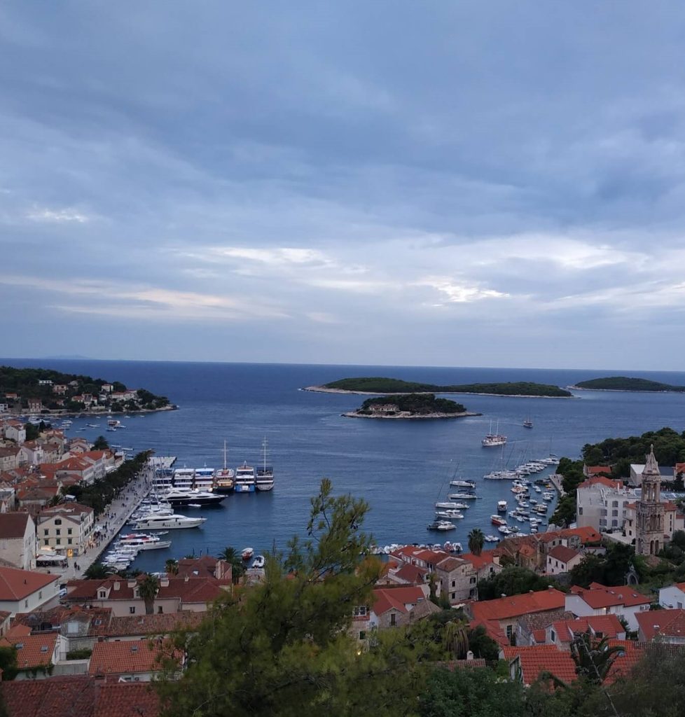 Διακοπές στο υπέροχο νησί Χβαρ