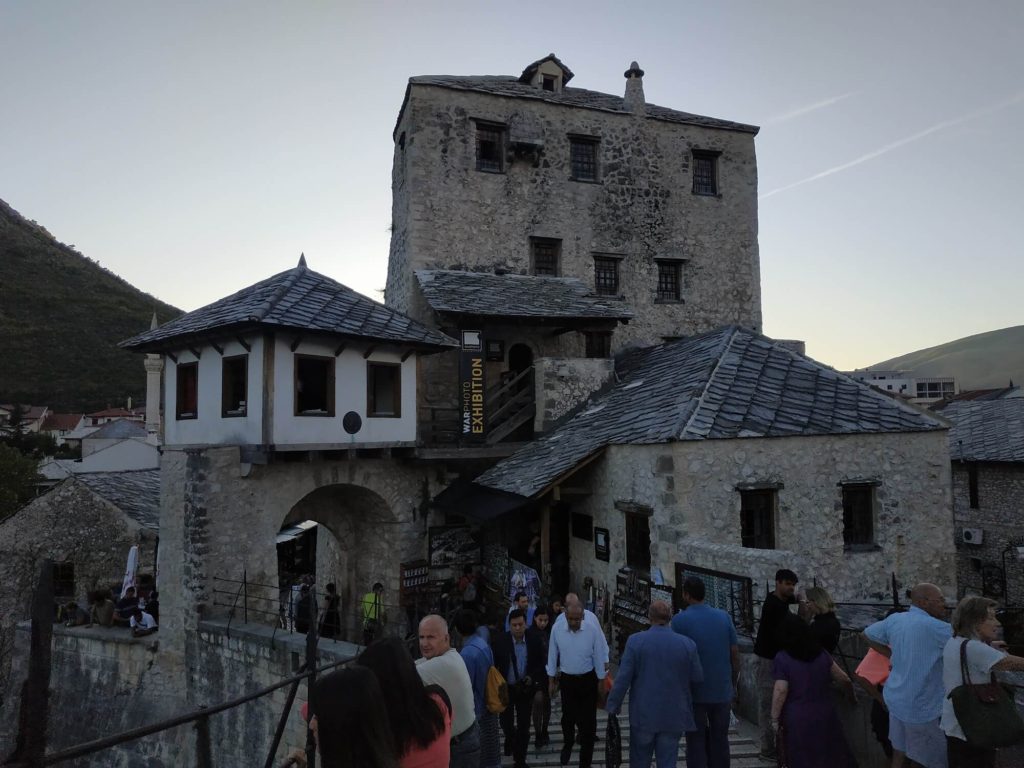 Ταξίδι στο Γοητευτικό Μόσταρ της Βοσνίας Ερζεγοβίνης: Αξιοθέατα και Εμπειρίες