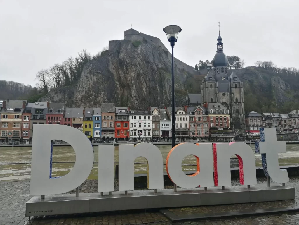 Ανακαλύπτοντας τη Ντινάν (Dinant) στο Βέλγιο στις Όχθες του Meuse