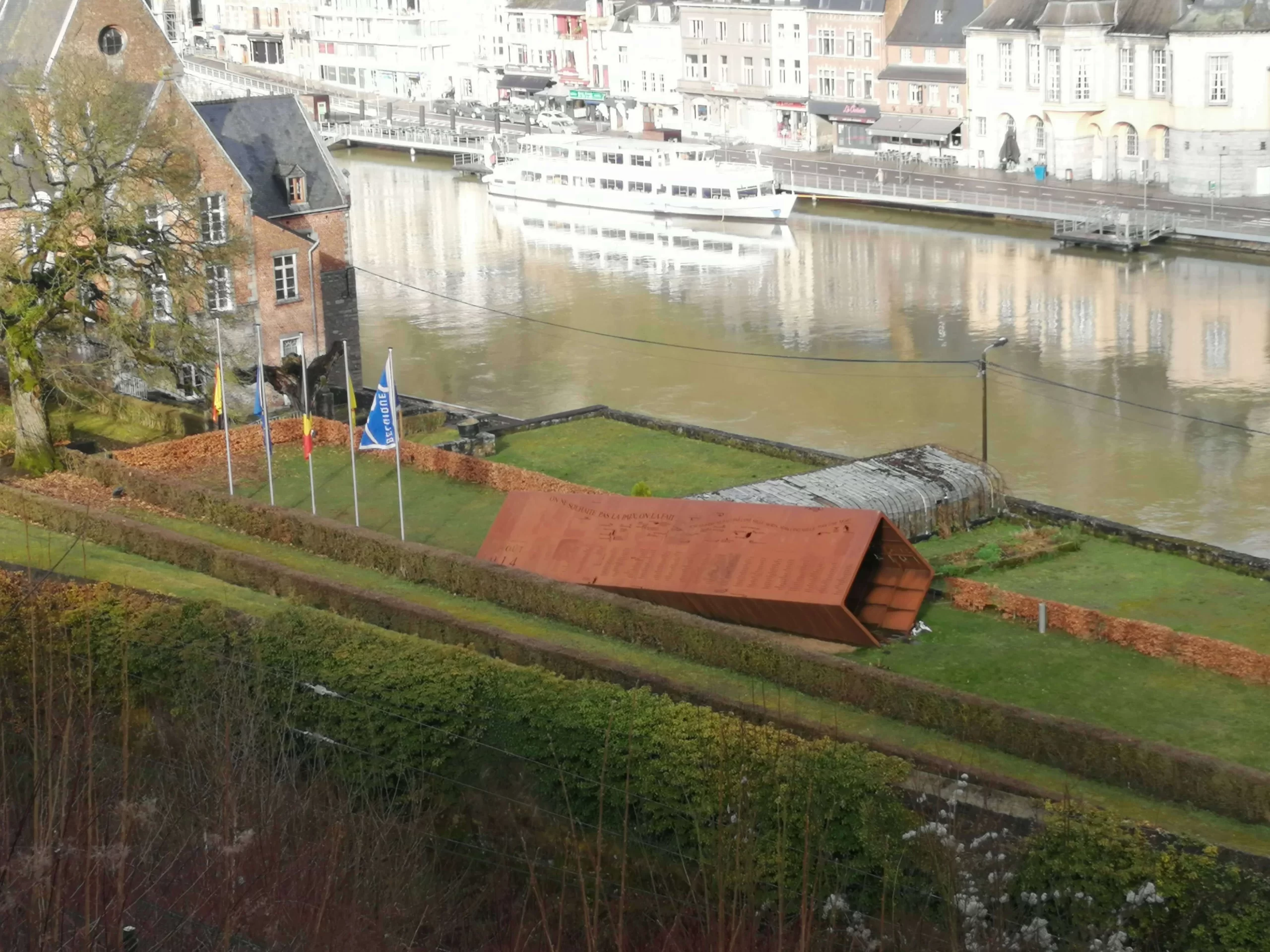 Ανακαλύπτοντας τη Ντινάν (Dinant) στο Βέλγιο στις Όχθες του Meuse