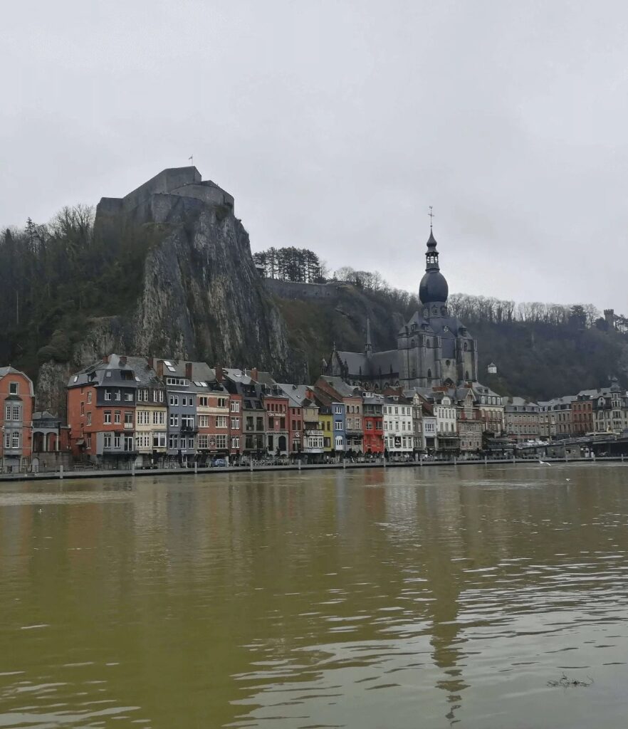 Ανακαλύπτοντας τη Ντινάν (Dinant) στο Βέλγιο στις Όχθες του Meuse