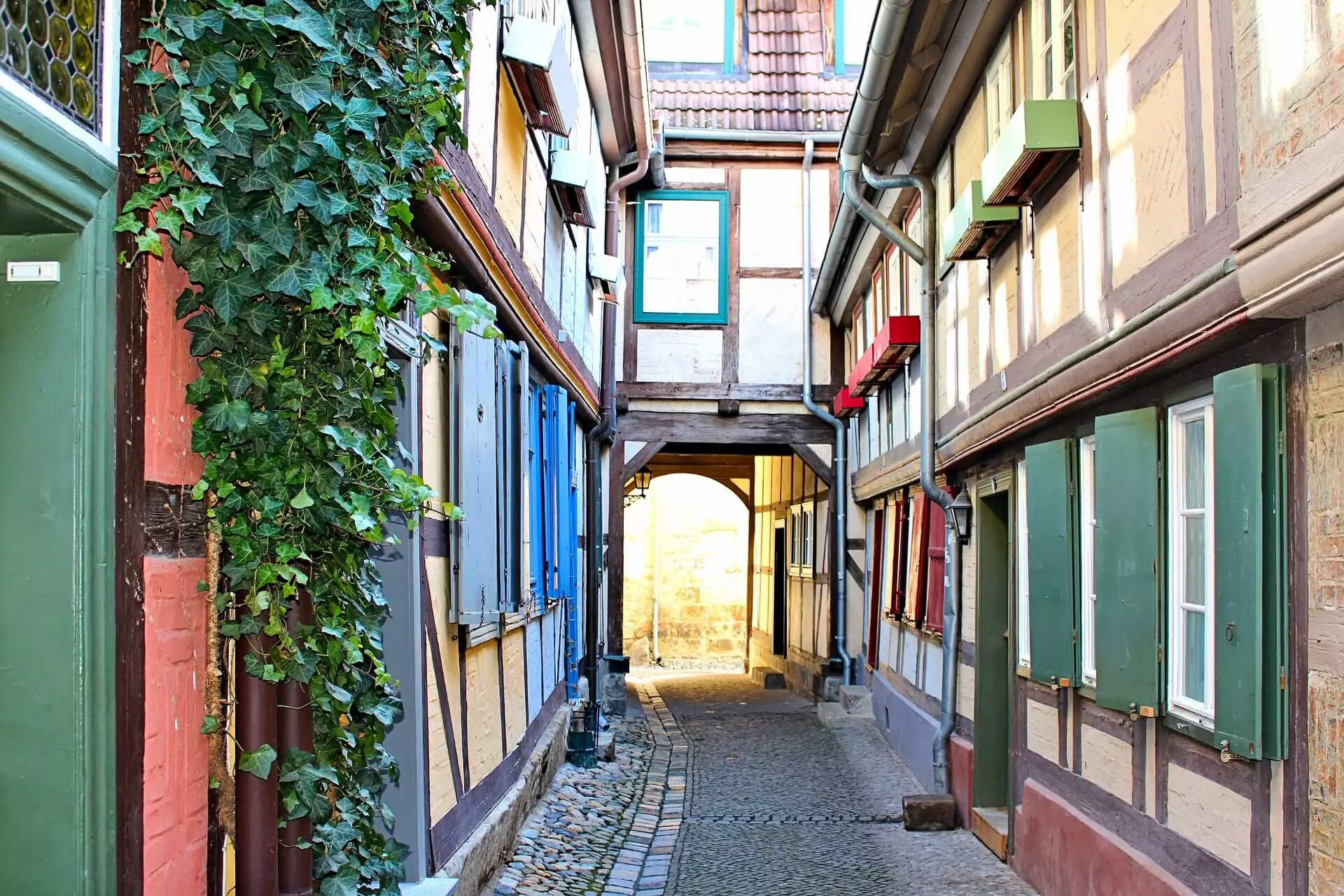 Ημι-ξύλινα Σπίτια και Στενά Σοκάκια: Ο Μεσαίωνας στη Γερμανία