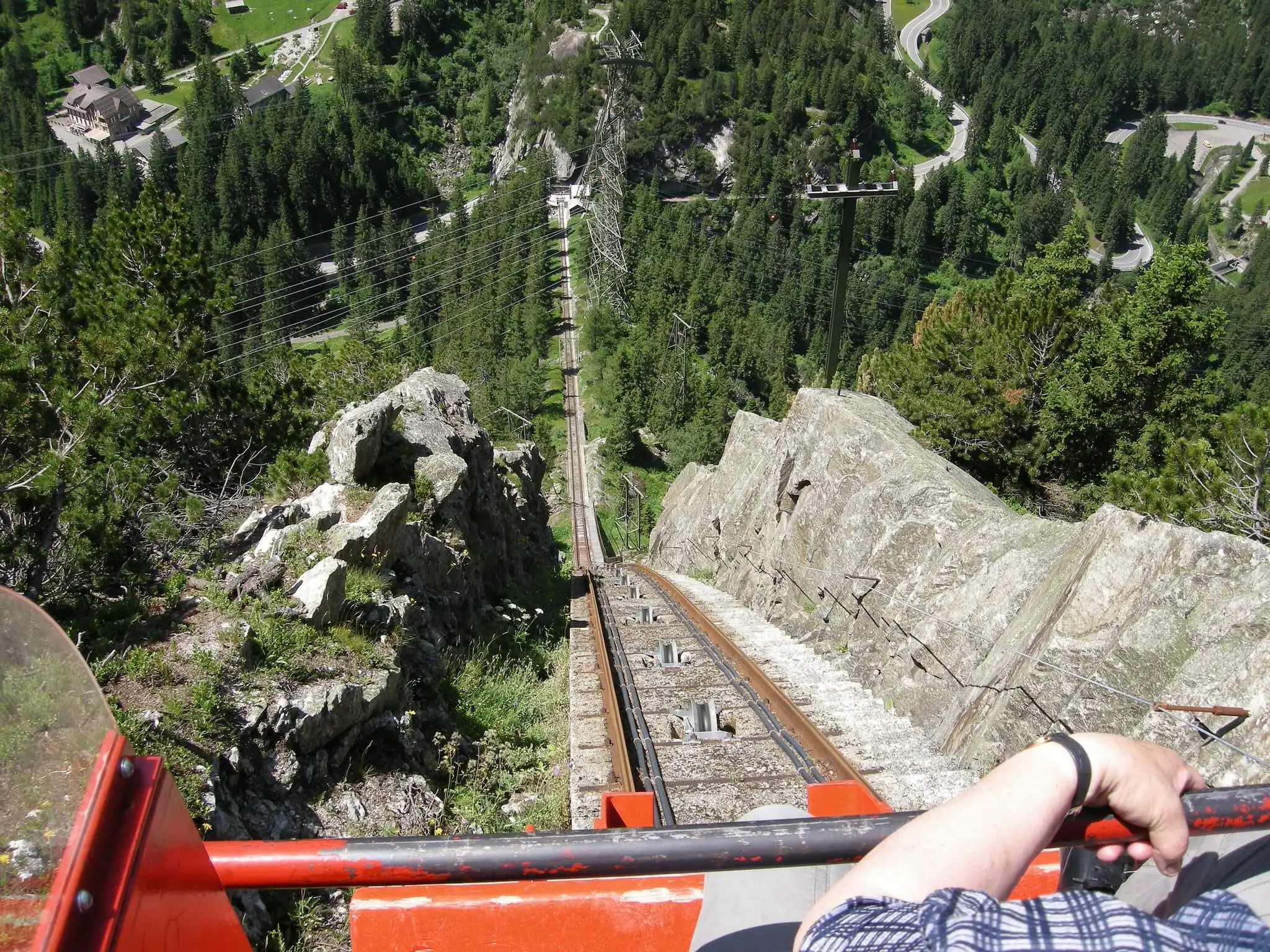 Ταξίδι με Τραίνο στις Χιονισμένες Άλπεις και μία Αλπική Rollercoaster Εμπειρία στην Ελβετία